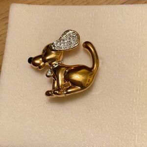 “Free Way” the Gold Dog Brooch with Rhinestones